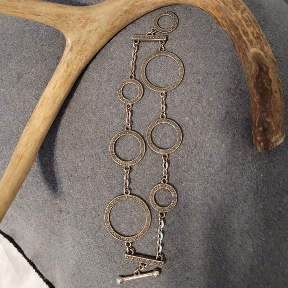 Fashion bracelet with circle two strand layout design - Picture 3 of 4